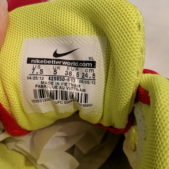 Woman's Nike Size 7.5. - Picture 7 of 7